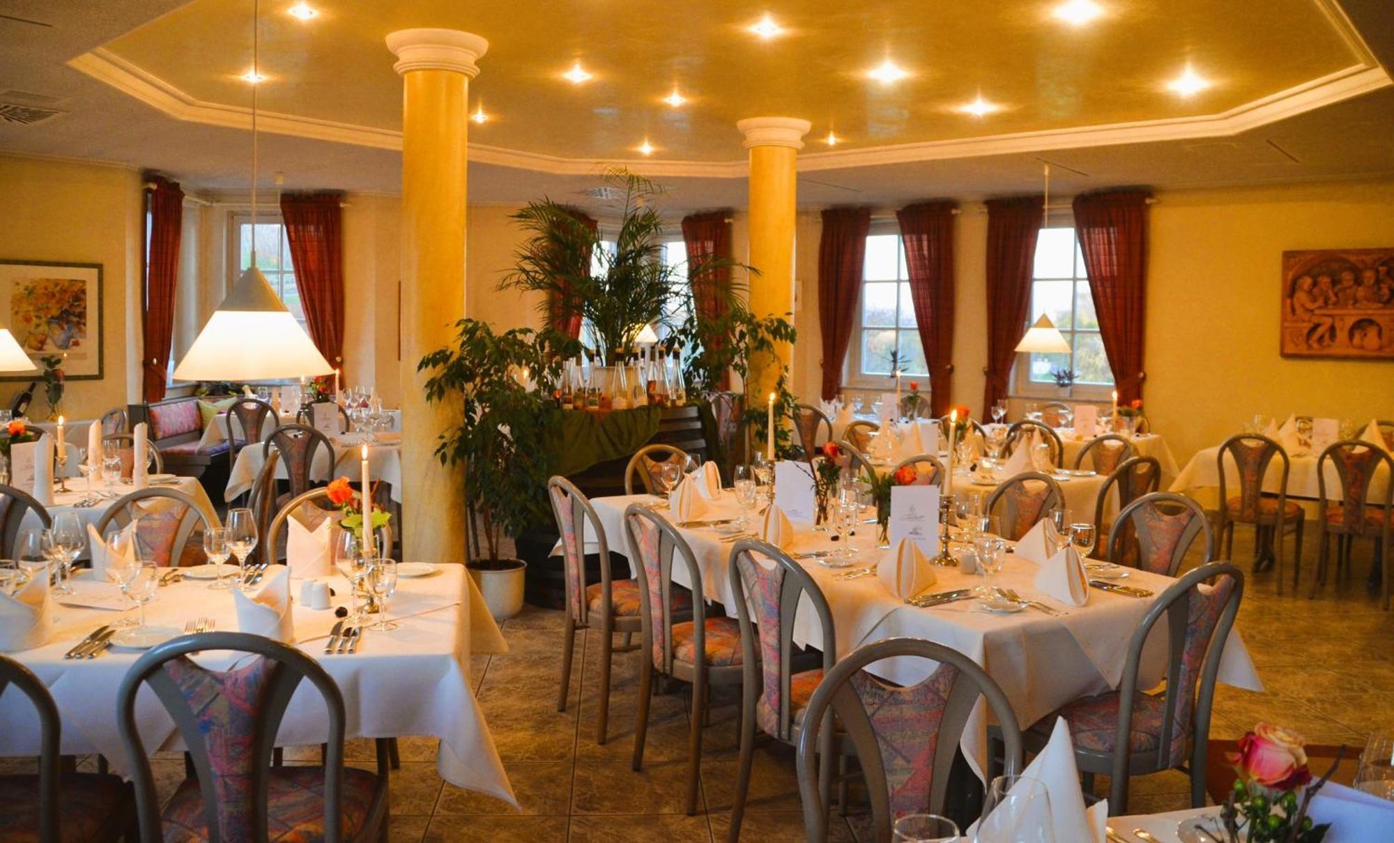 Castell Hotel & Restaurant Leinsweiler Exterior photo